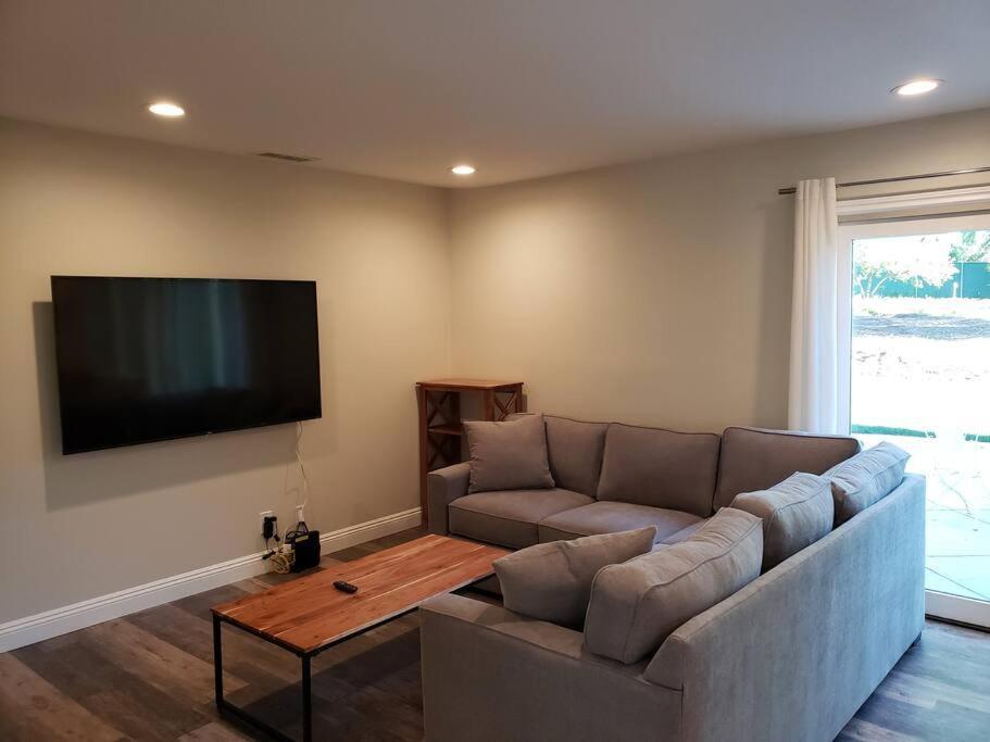 Bouganvilla 4-Bedroom, 2-Baths, Single Family House Thousand Oaks Extérieur photo