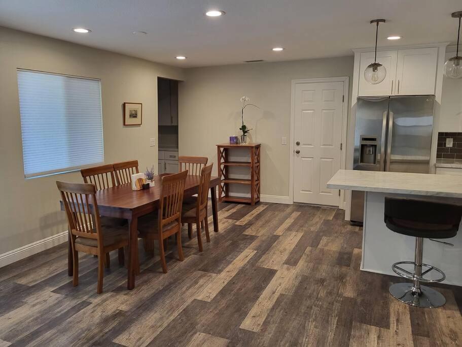 Bouganvilla 4-Bedroom, 2-Baths, Single Family House Thousand Oaks Extérieur photo