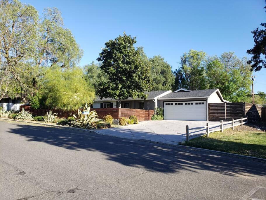 Bouganvilla 4-Bedroom, 2-Baths, Single Family House Thousand Oaks Extérieur photo