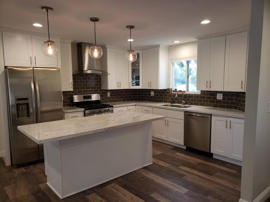 Bouganvilla 4-Bedroom, 2-Baths, Single Family House Thousand Oaks Extérieur photo